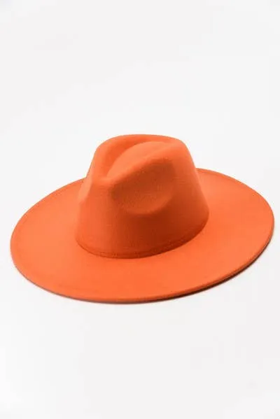 A VINTAGE PLAIN FEDORA HAT