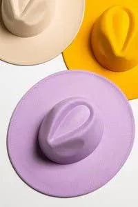 A VINTAGE PLAIN FEDORA HAT