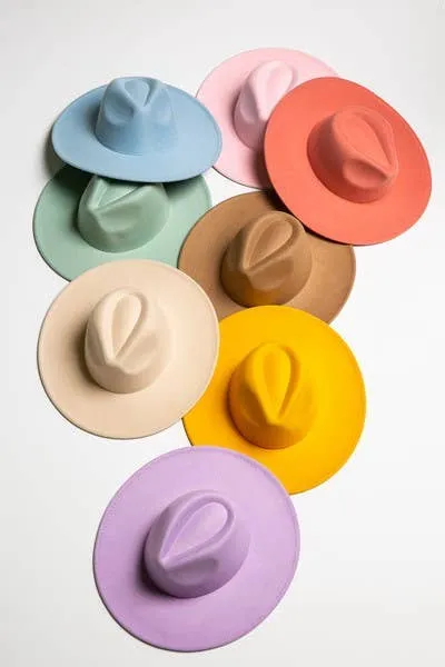 A VINTAGE PLAIN FEDORA HAT