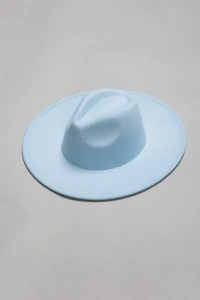 A VINTAGE PLAIN FEDORA HAT