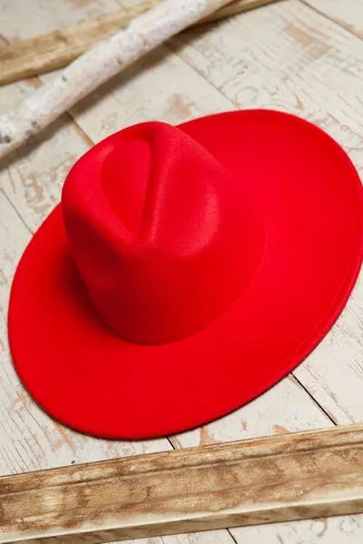 A VINTAGE PLAIN FEDORA HAT