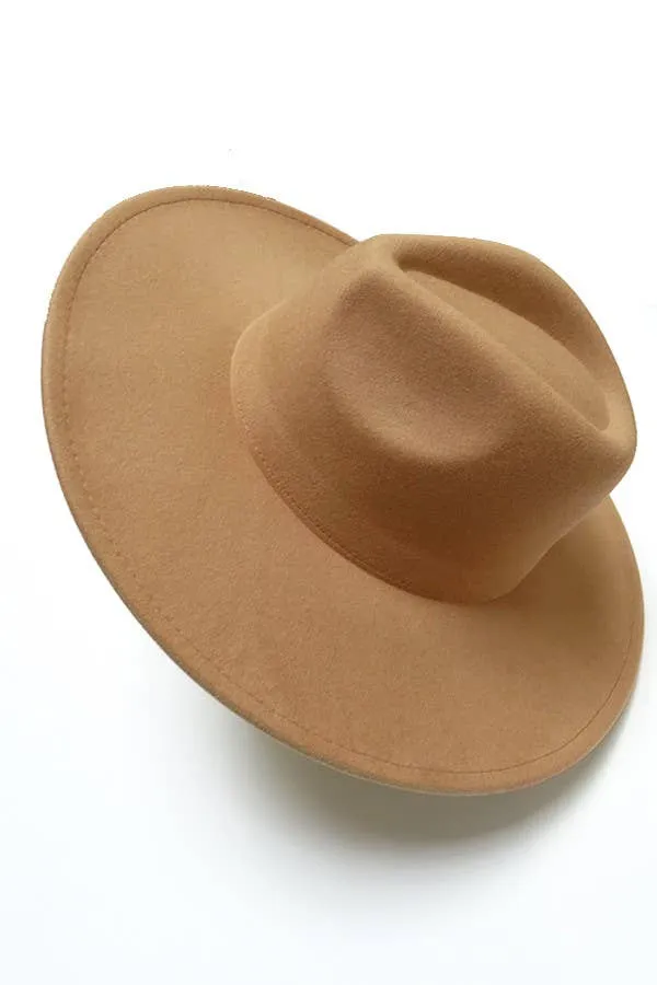 A VINTAGE PLAIN FEDORA HAT