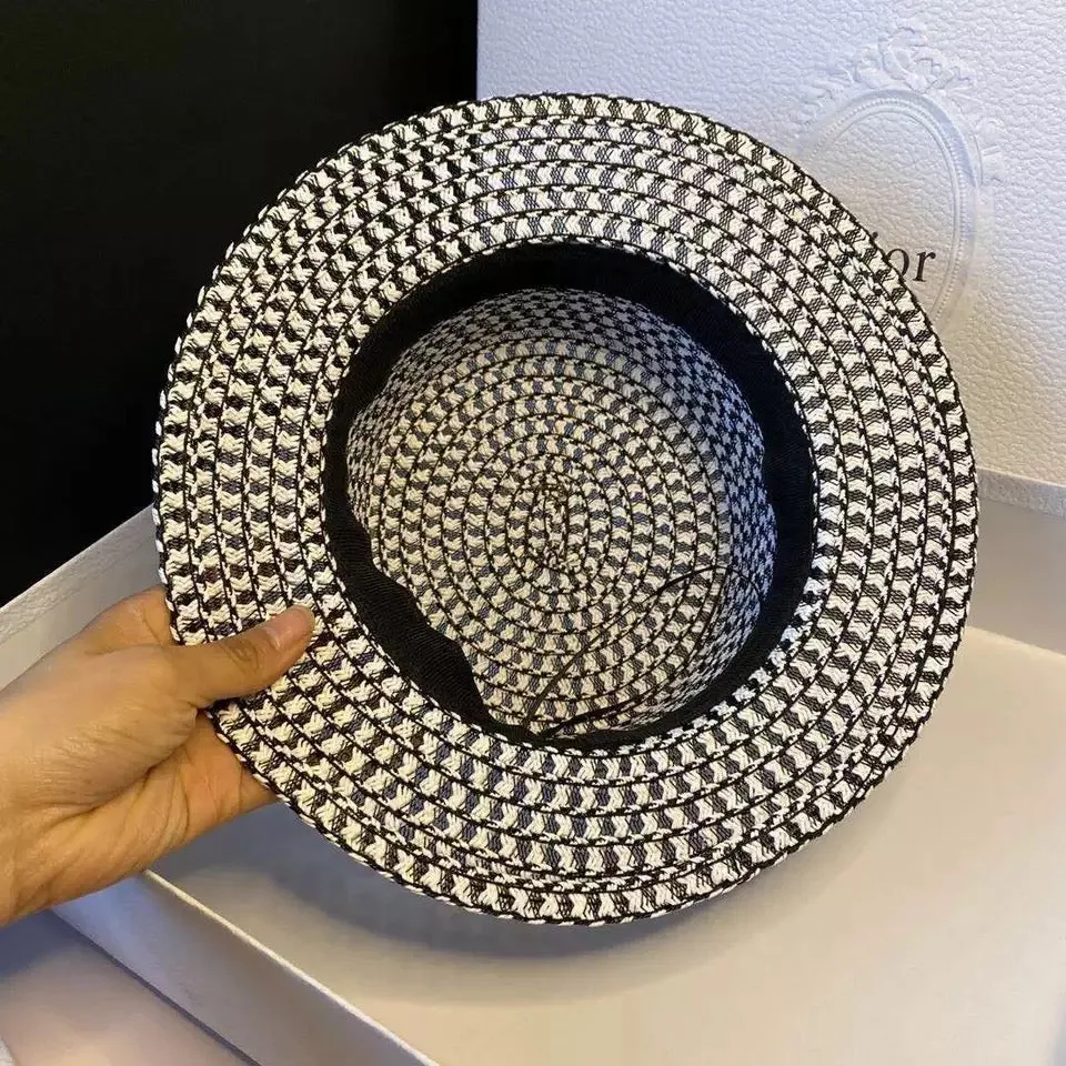 Aurora Black and White Hat