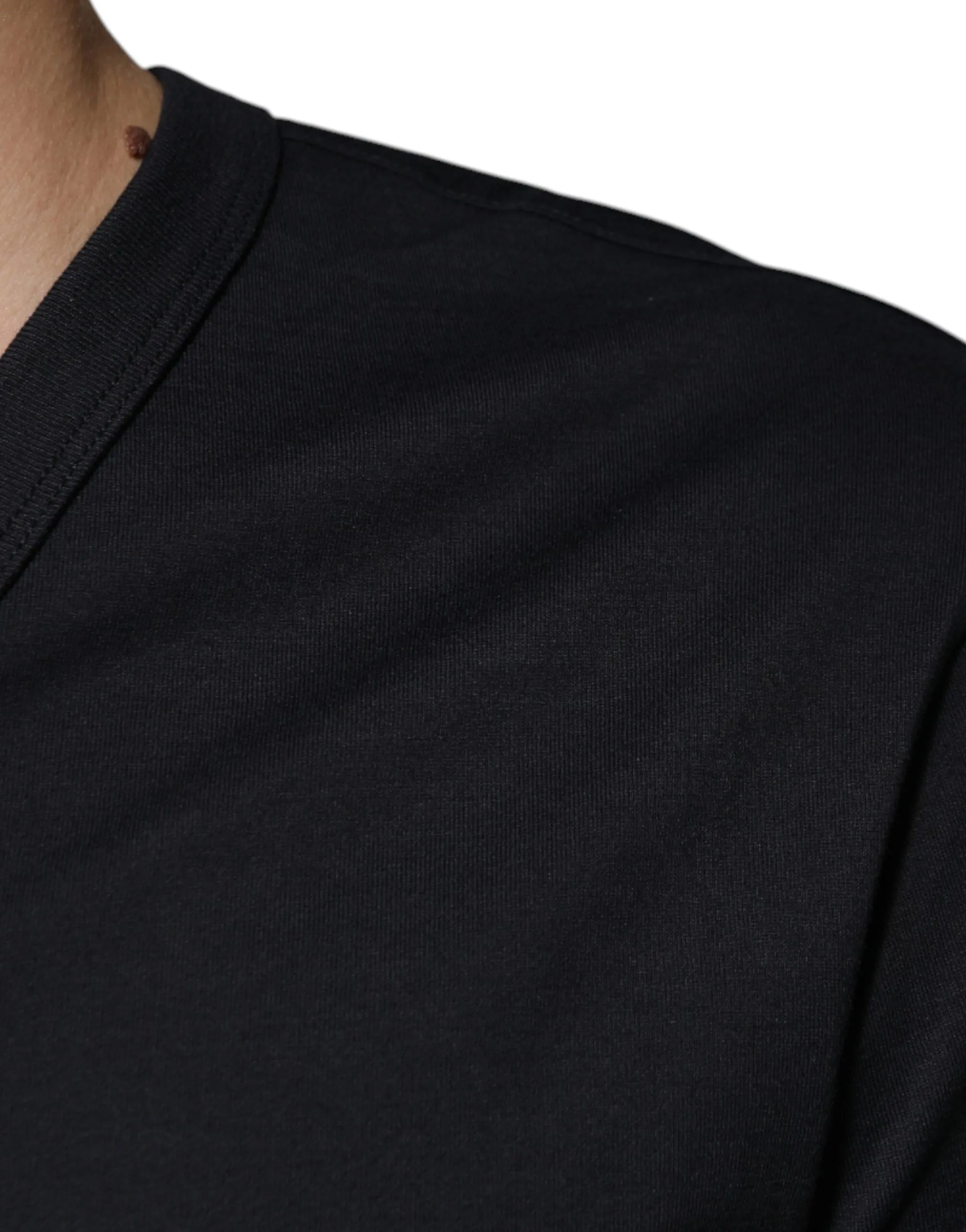 Black Cotton V-neck Short Sleeves T-shirt