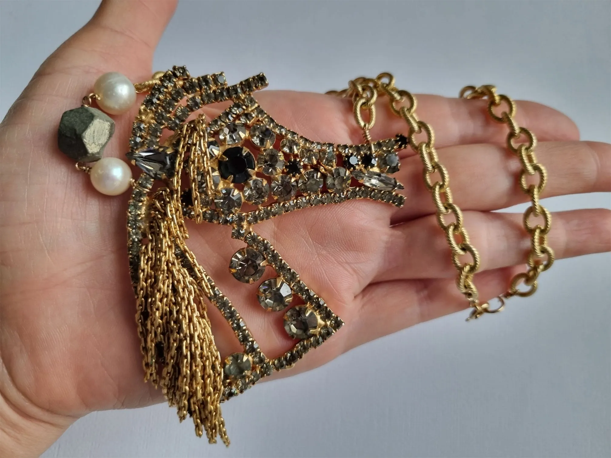 blue ribbon | Huge rhinestone horse pearl vintage chain necklace