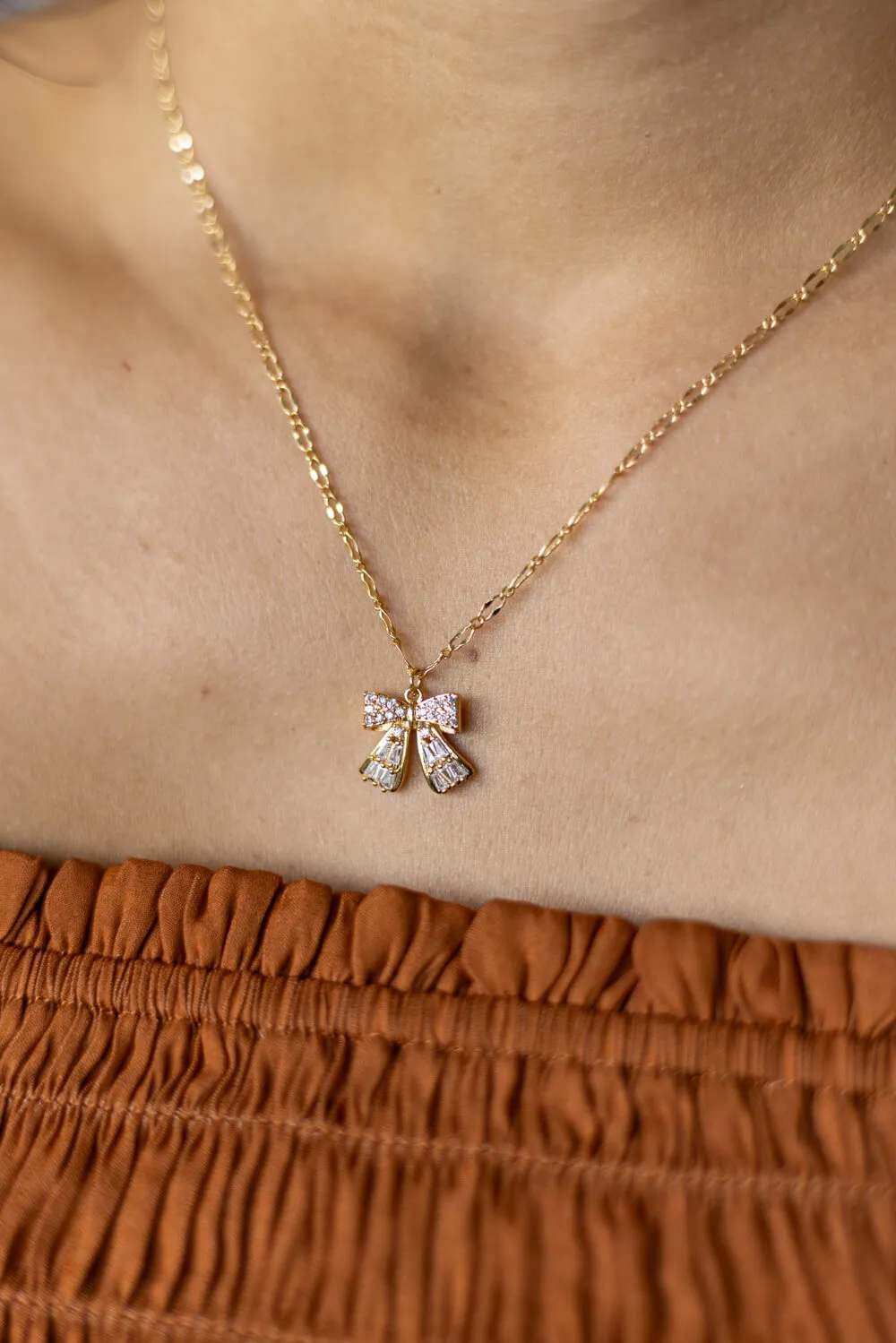 Bow Necklace in Gold | N7992G