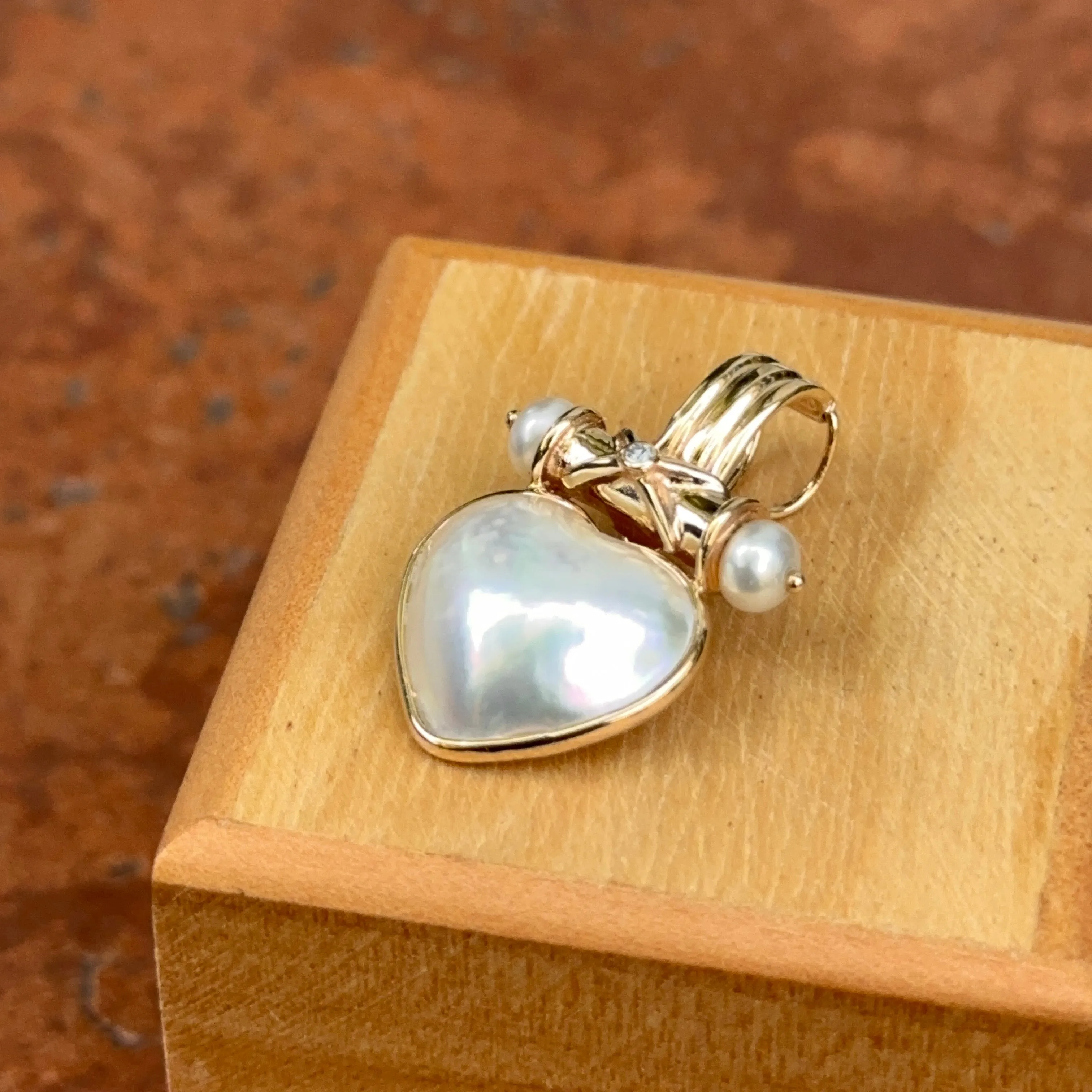 Estate 14KT Yellow Gold Heart Mabe Pearl   Diamond Omega Pearl Enhancer Pendant
