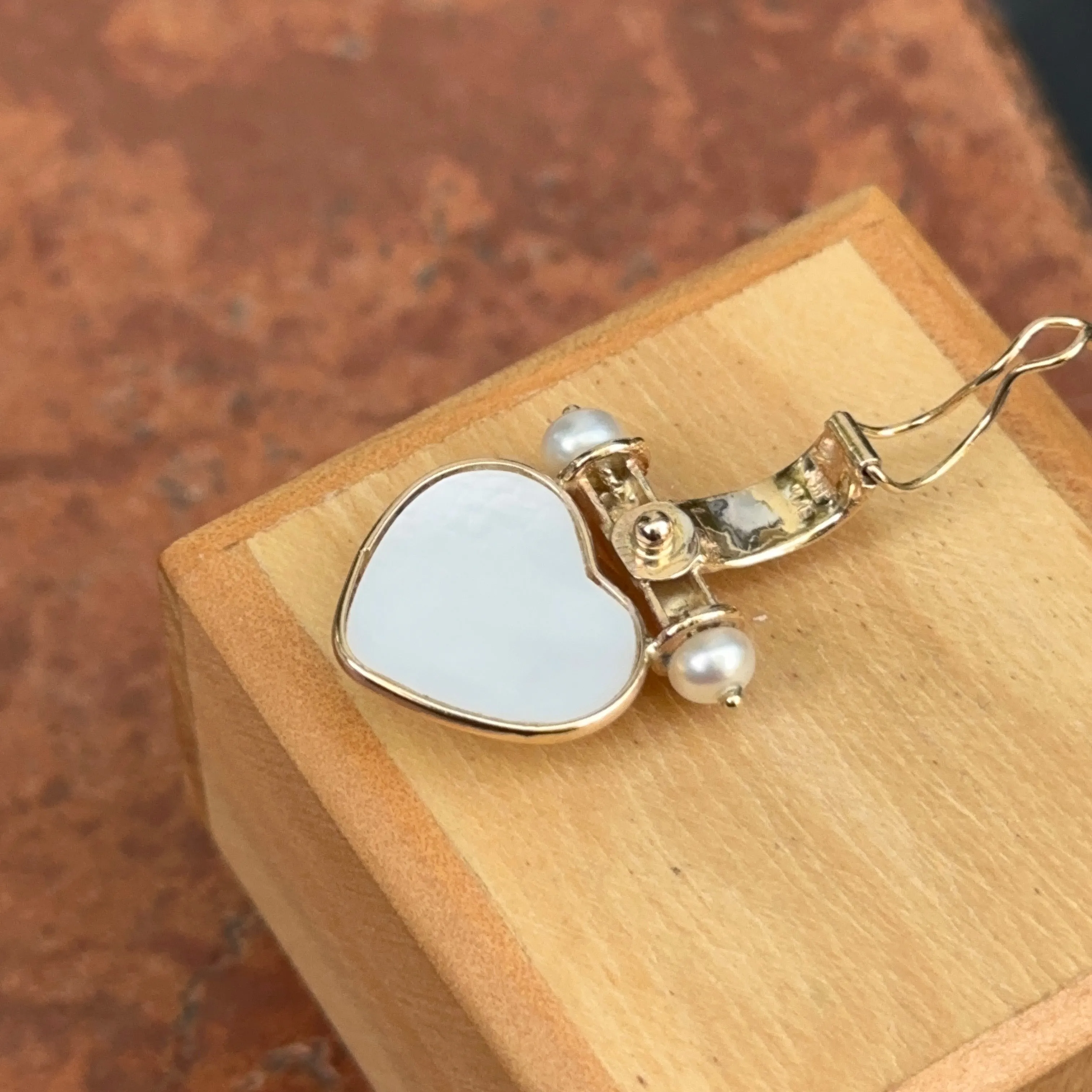 Estate 14KT Yellow Gold Heart Mabe Pearl   Diamond Omega Pearl Enhancer Pendant