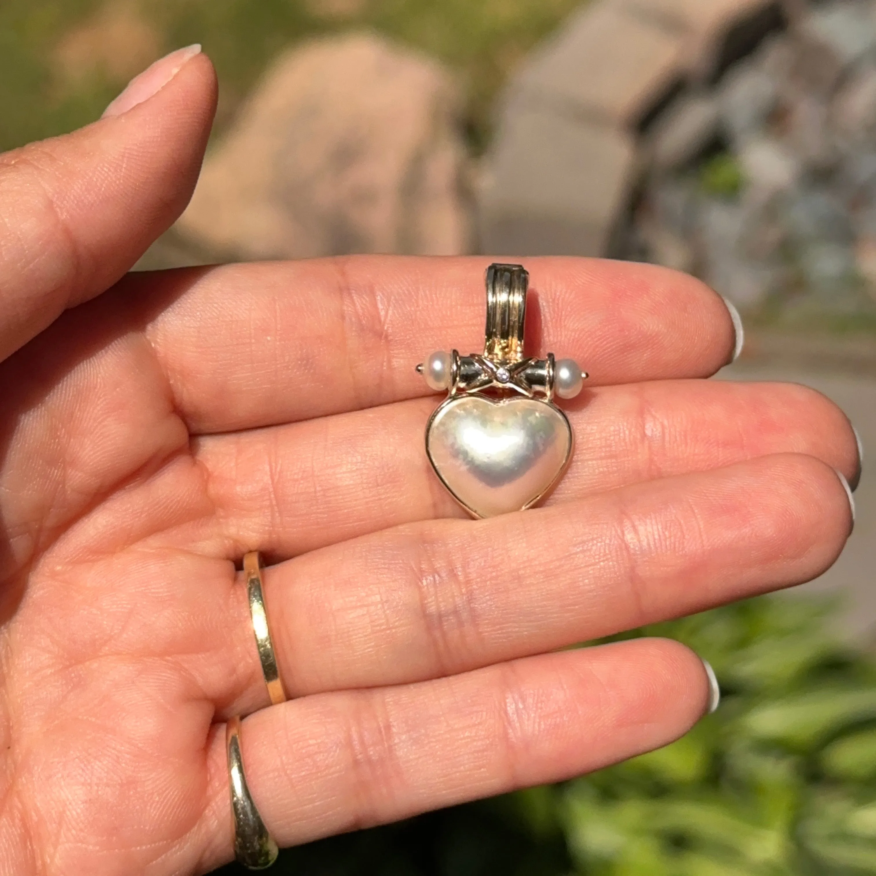 Estate 14KT Yellow Gold Heart Mabe Pearl   Diamond Omega Pearl Enhancer Pendant