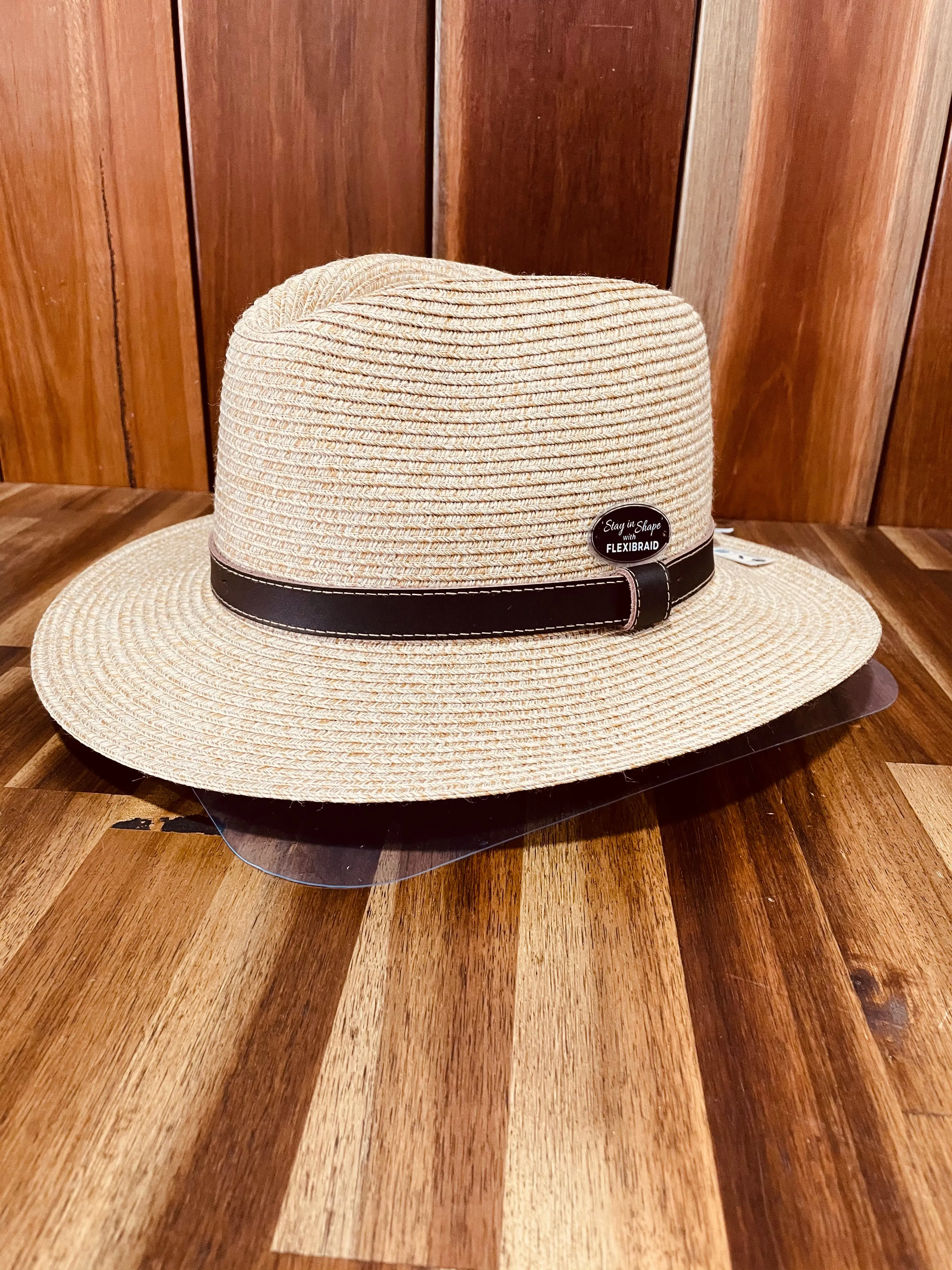Fedora AP004