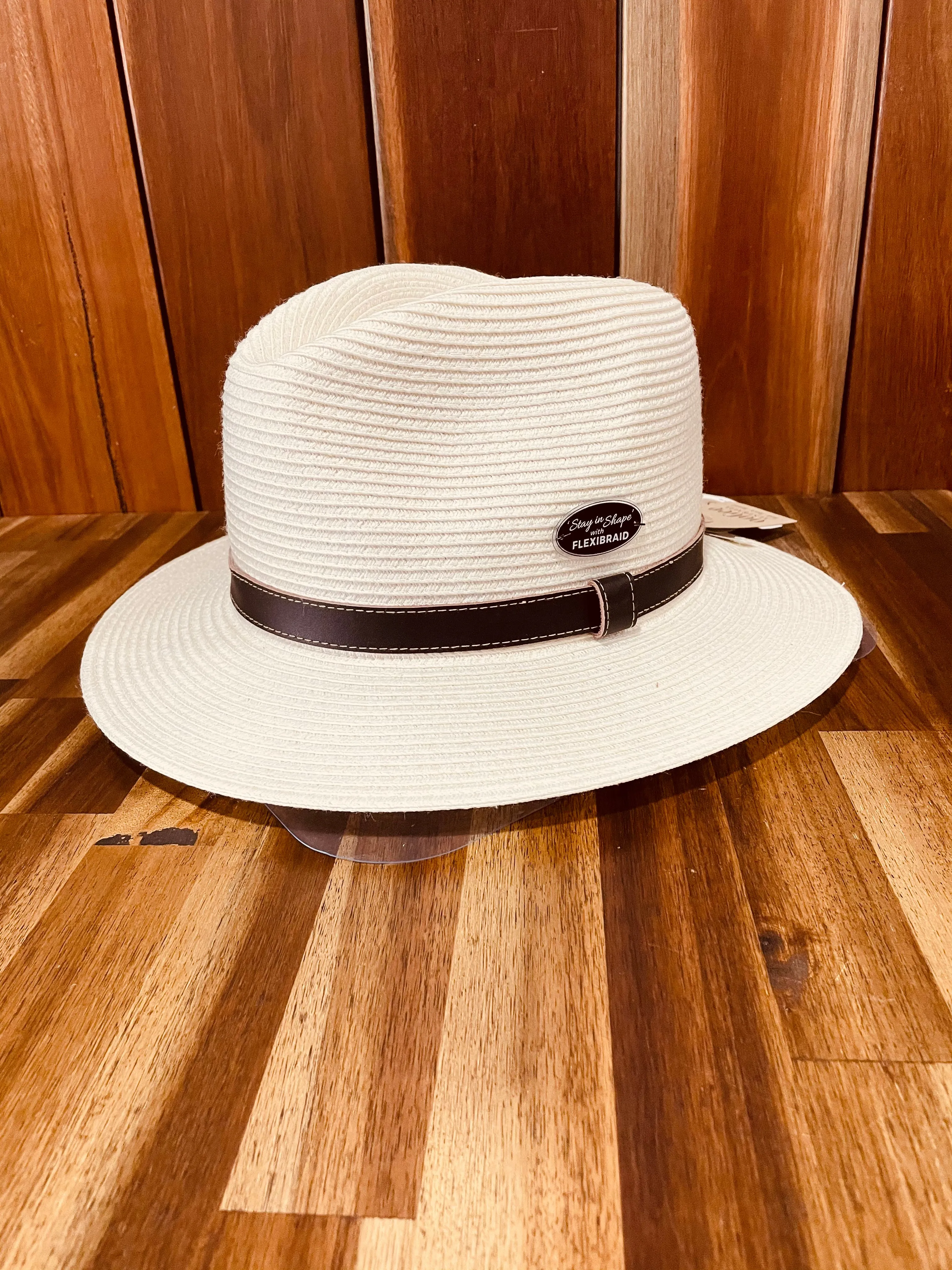 Fedora AP004
