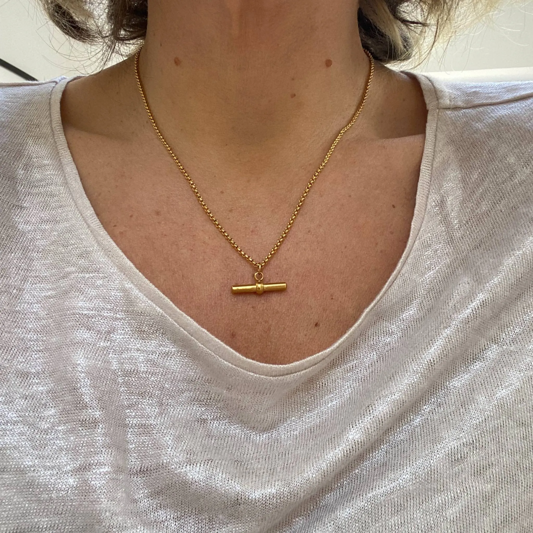 Gold T bar Chain Necklace
