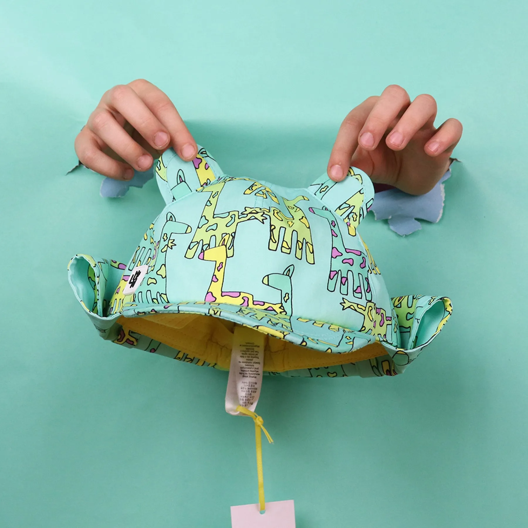 Kids Cub hat with neck flap: Giraffe