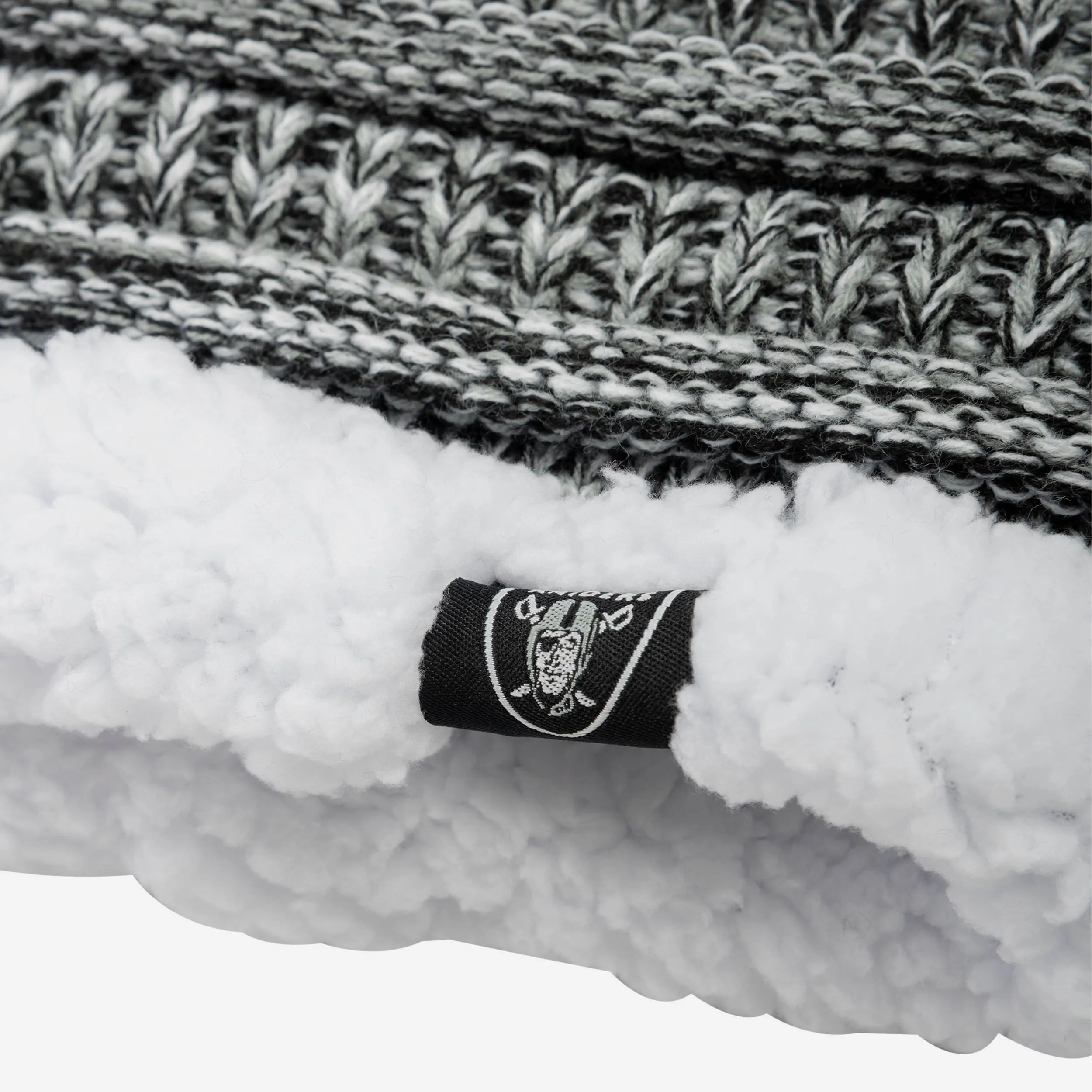 Las Vegas Raiders Womens Color Wave Chunky Beanie & Gaiter Scarf Set