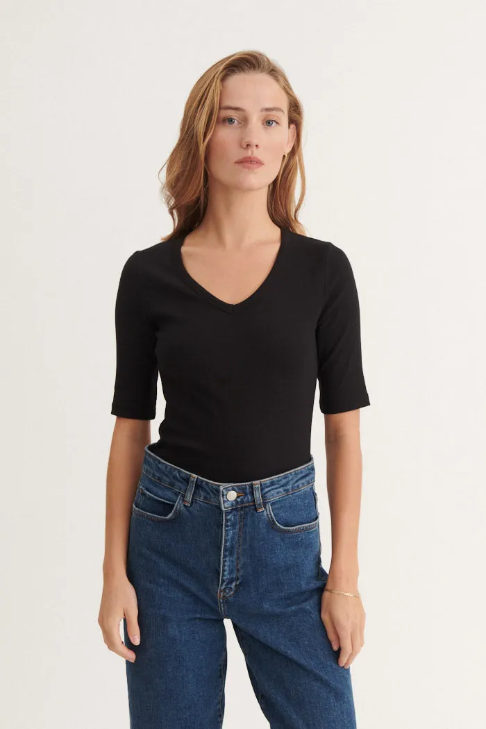 Ludmilla V-Neck - Black