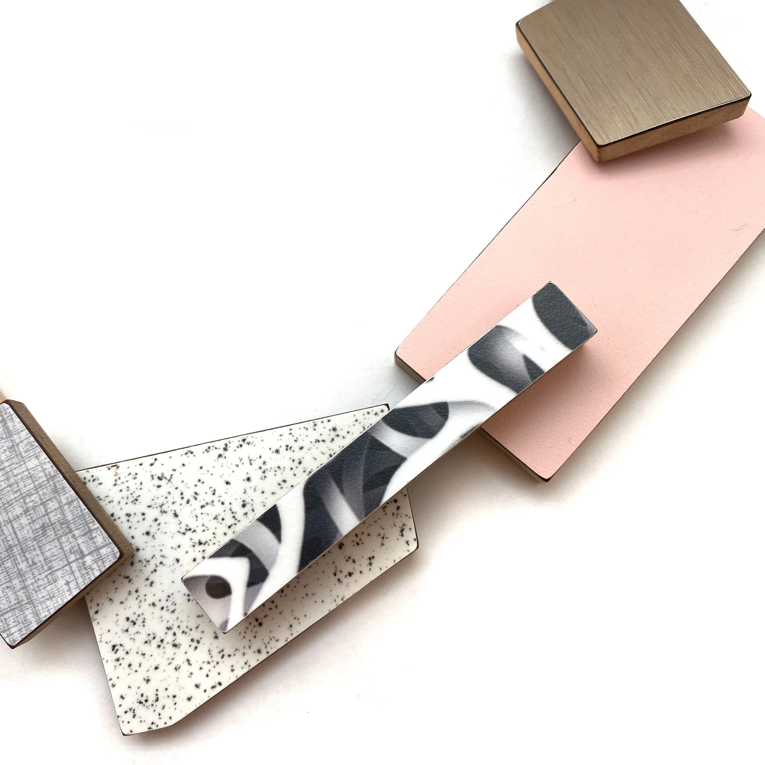 Multi-Pattern Metallic Necklace