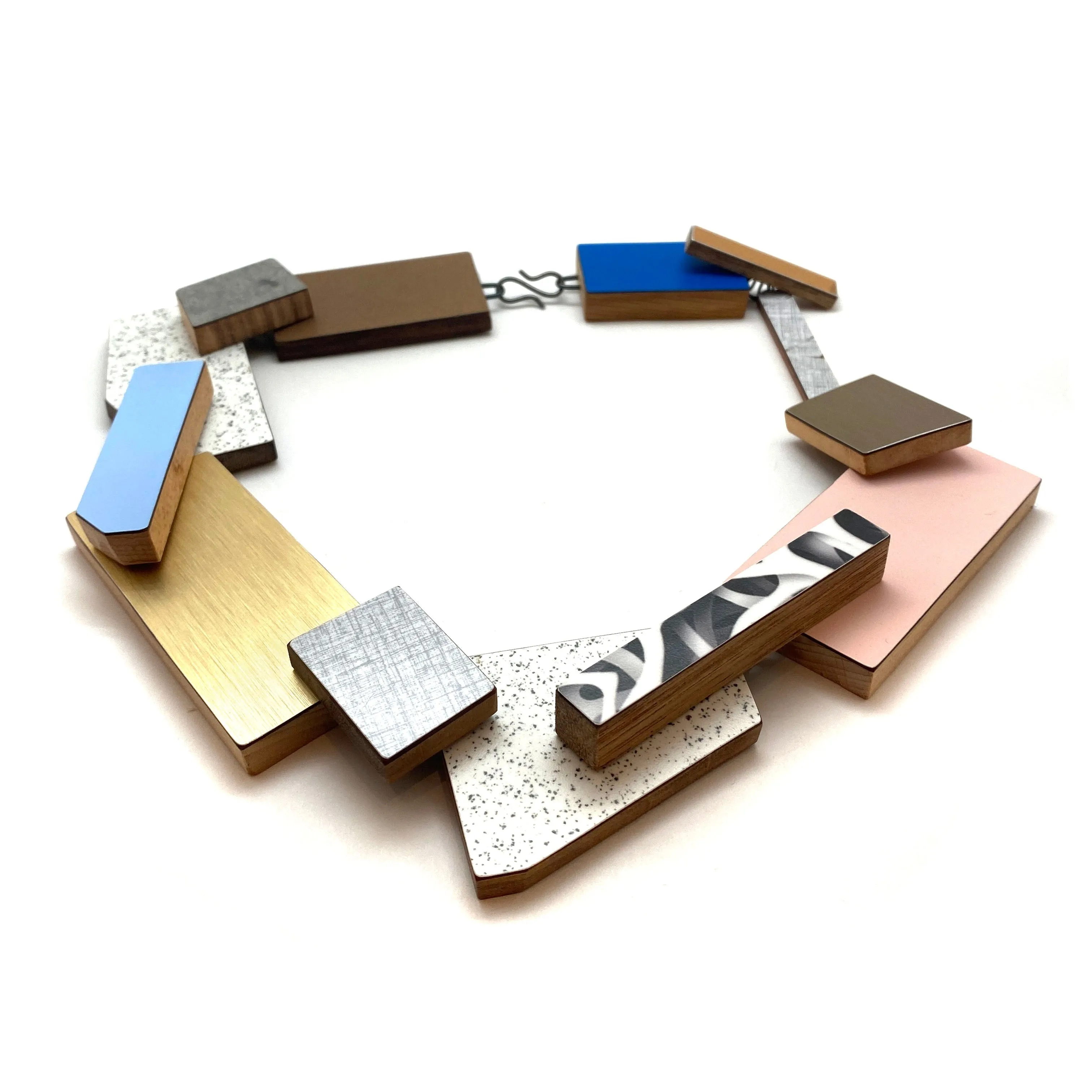 Multi-Pattern Metallic Necklace