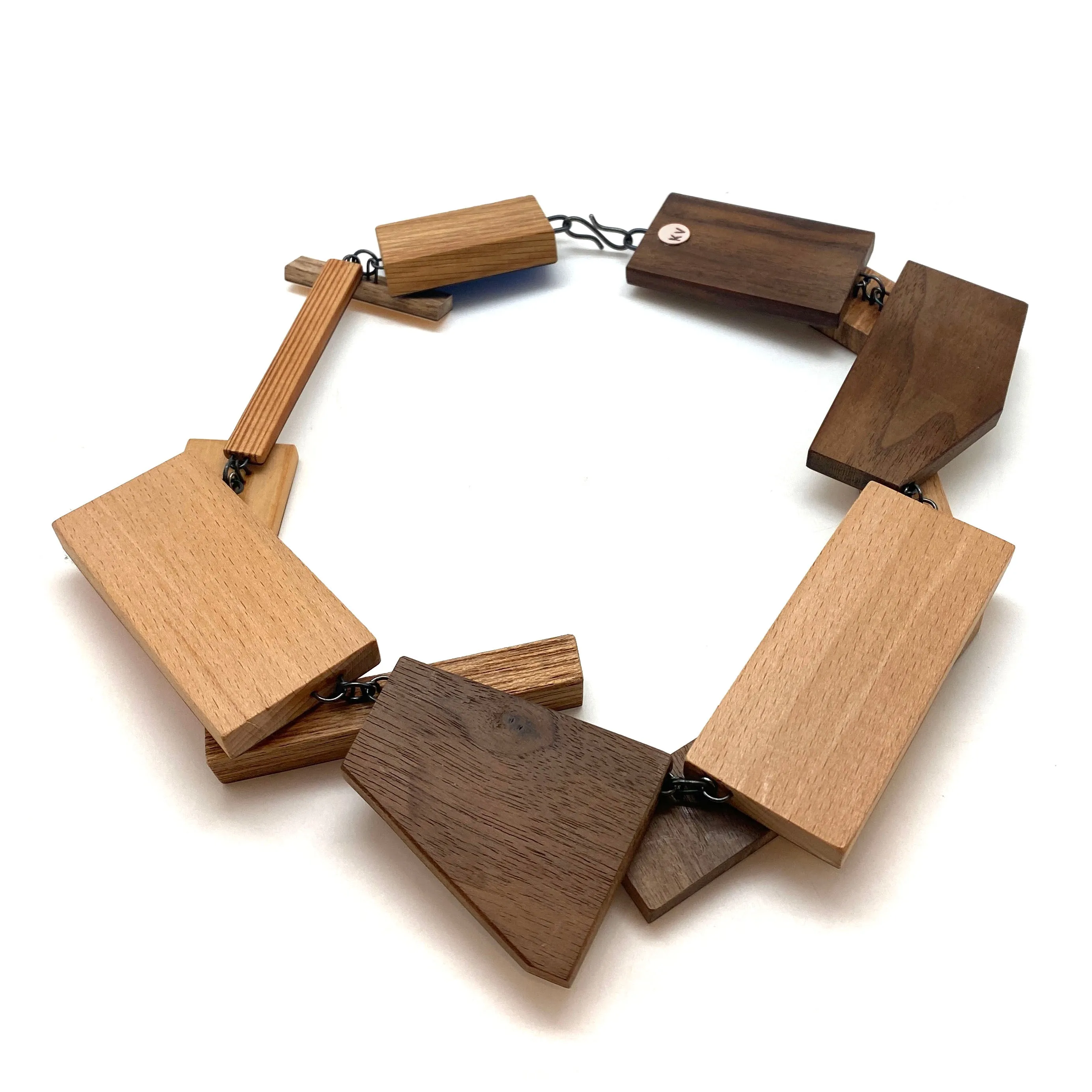 Multi-Pattern Metallic Necklace