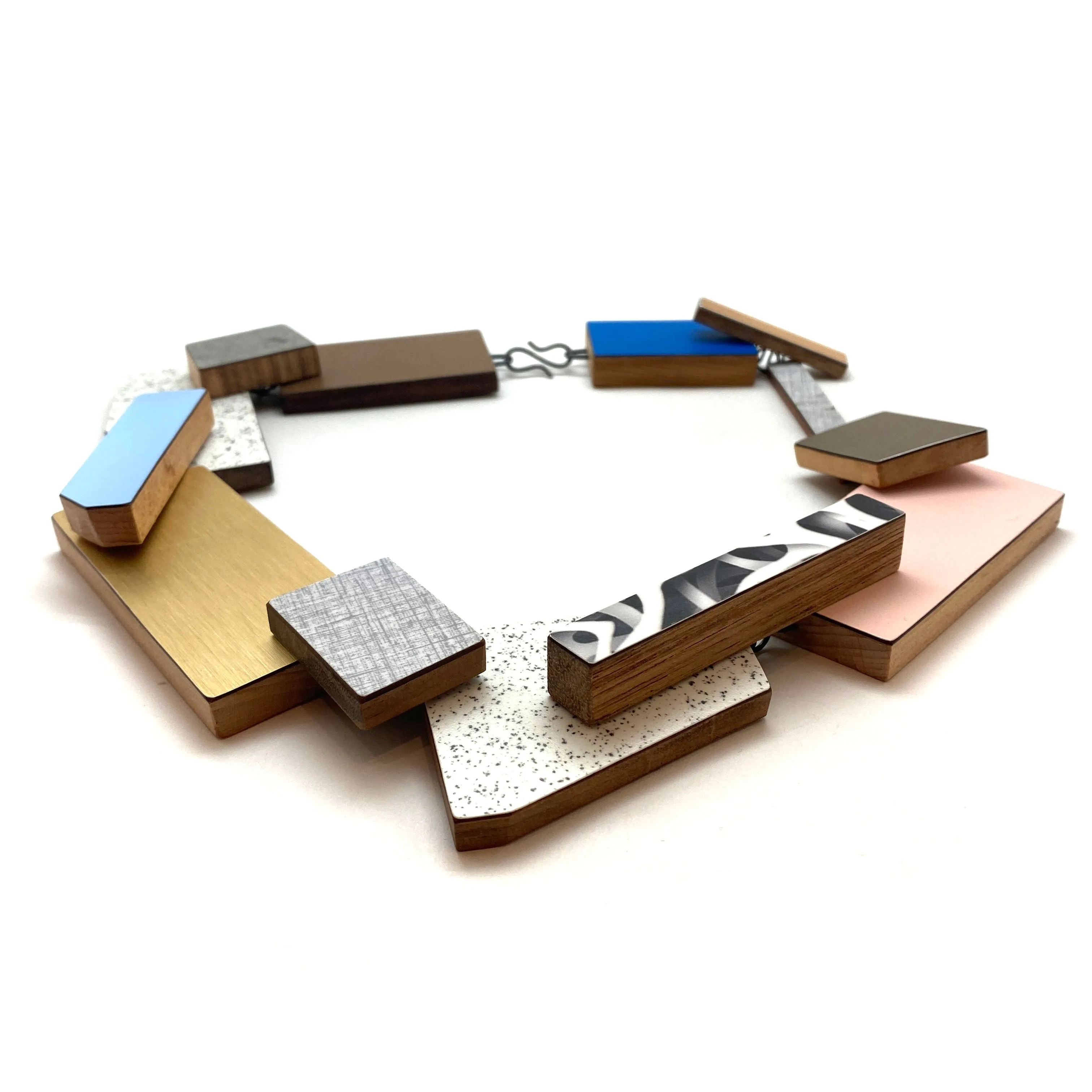 Multi-Pattern Metallic Necklace