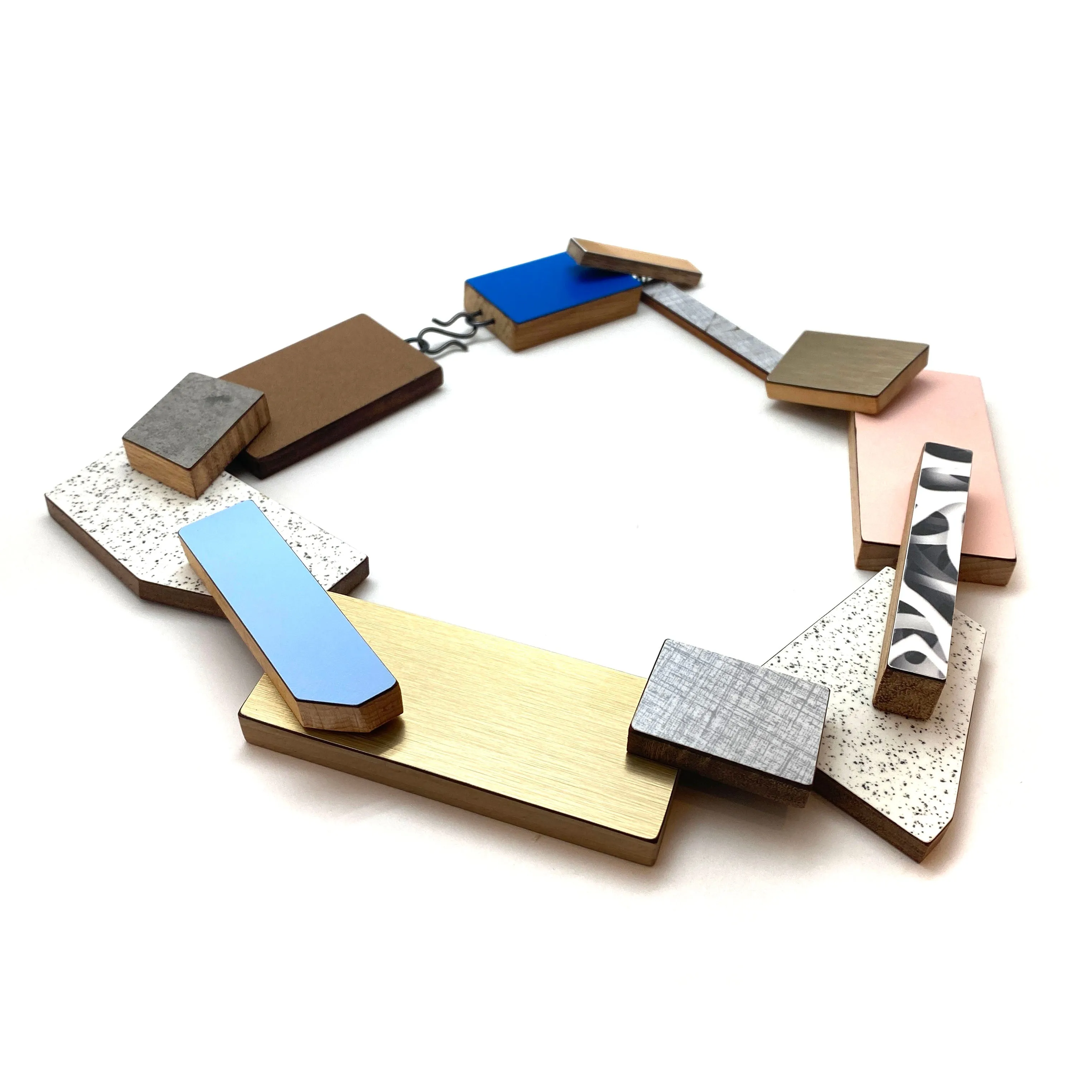 Multi-Pattern Metallic Necklace