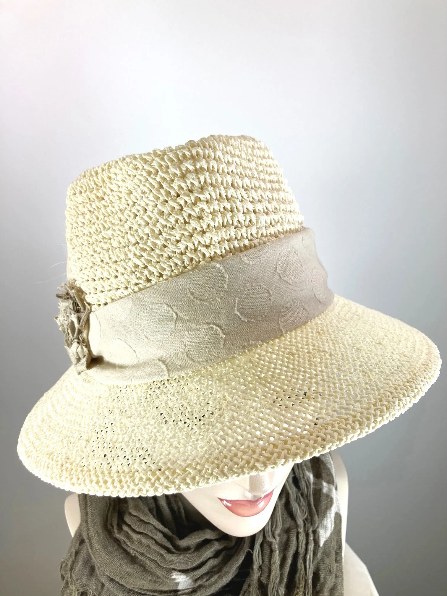 Neutral Ivory Pale Yellow Straw Womens Fedora hat. Ladies summer fedora hat. Lightweight cool summer fedora. Feminine neutral fedora hat.