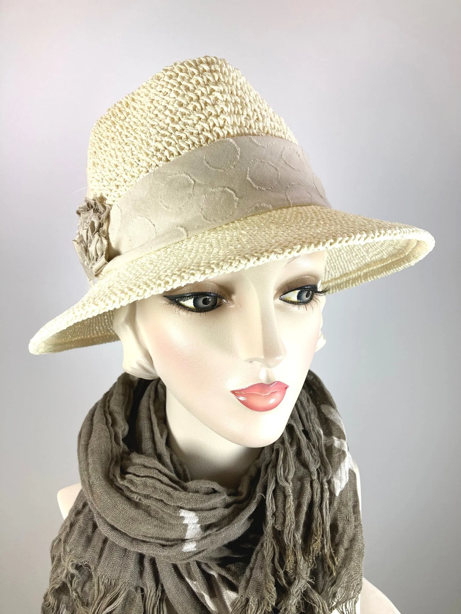 Neutral Ivory Pale Yellow Straw Womens Fedora hat. Ladies summer fedora hat. Lightweight cool summer fedora. Feminine neutral fedora hat.