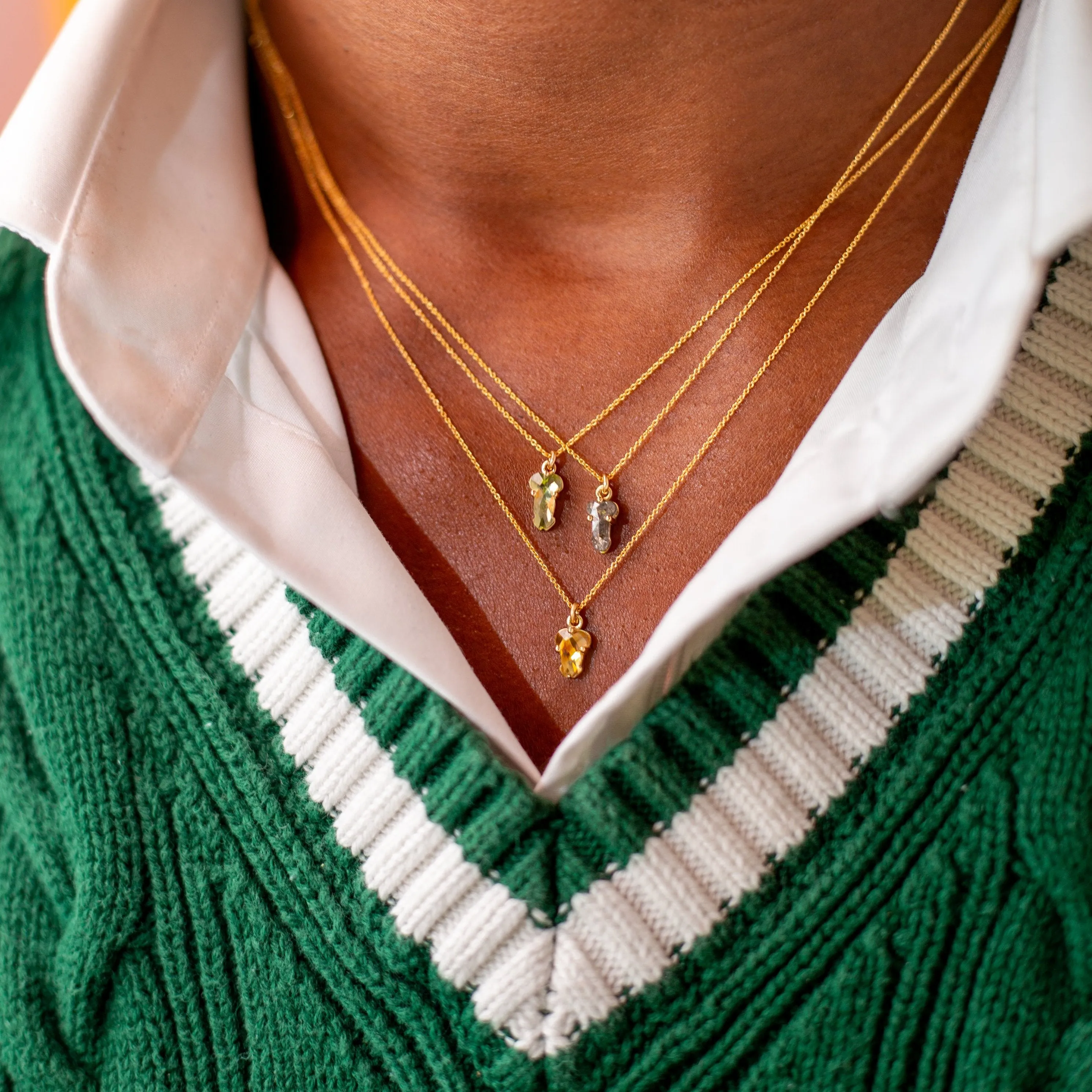 ONE OF A KIND GREEN SAPPHIRE GOLDEN MEMBER CHARM | GOLD