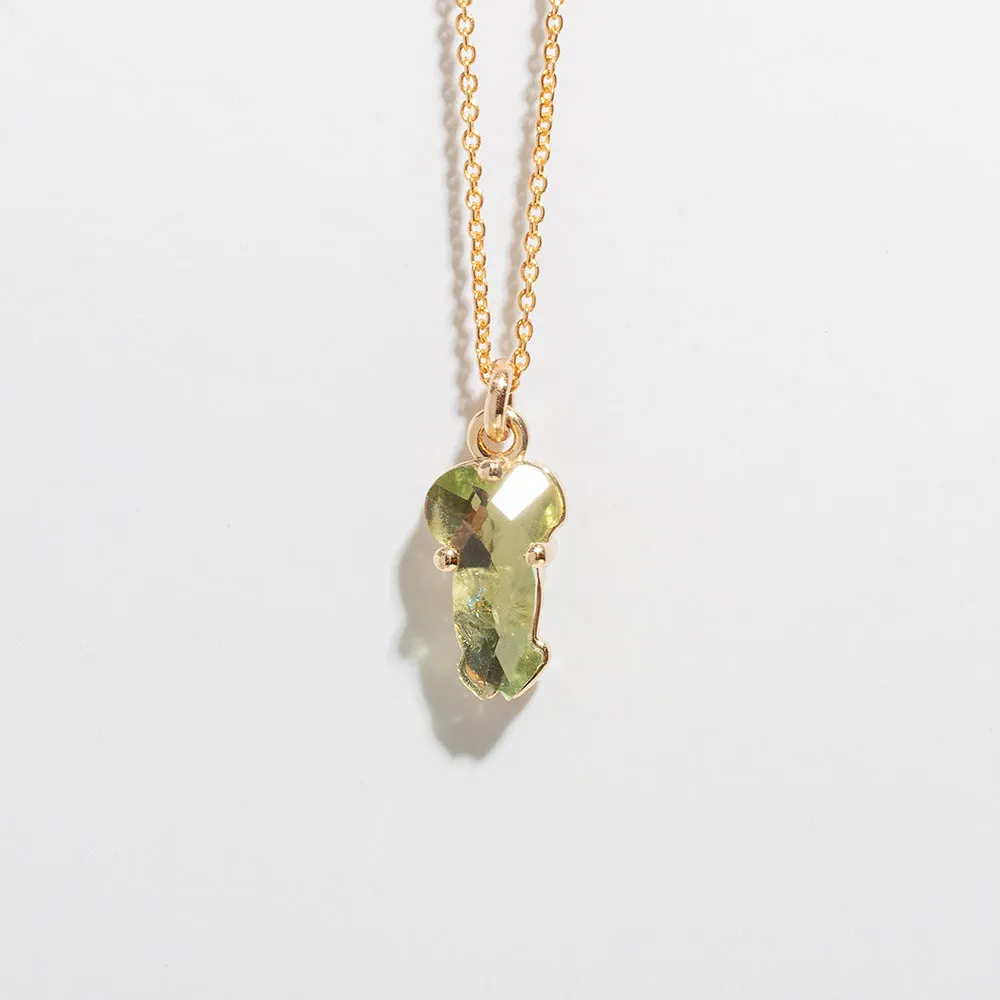 ONE OF A KIND GREEN SAPPHIRE GOLDEN MEMBER CHARM | GOLD