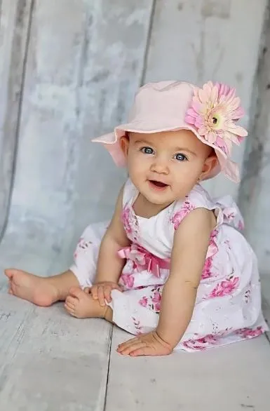 Pale Pink Sun Hat with Pale Pink Daisy