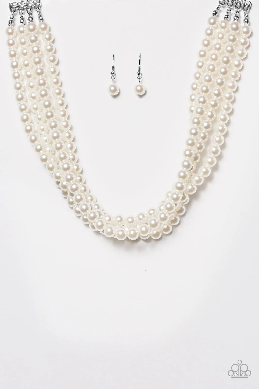 Paparazzi - Vintage Romance - White Pearl Choker