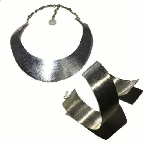 Pretty ChiK Silver Choker w/bracelet