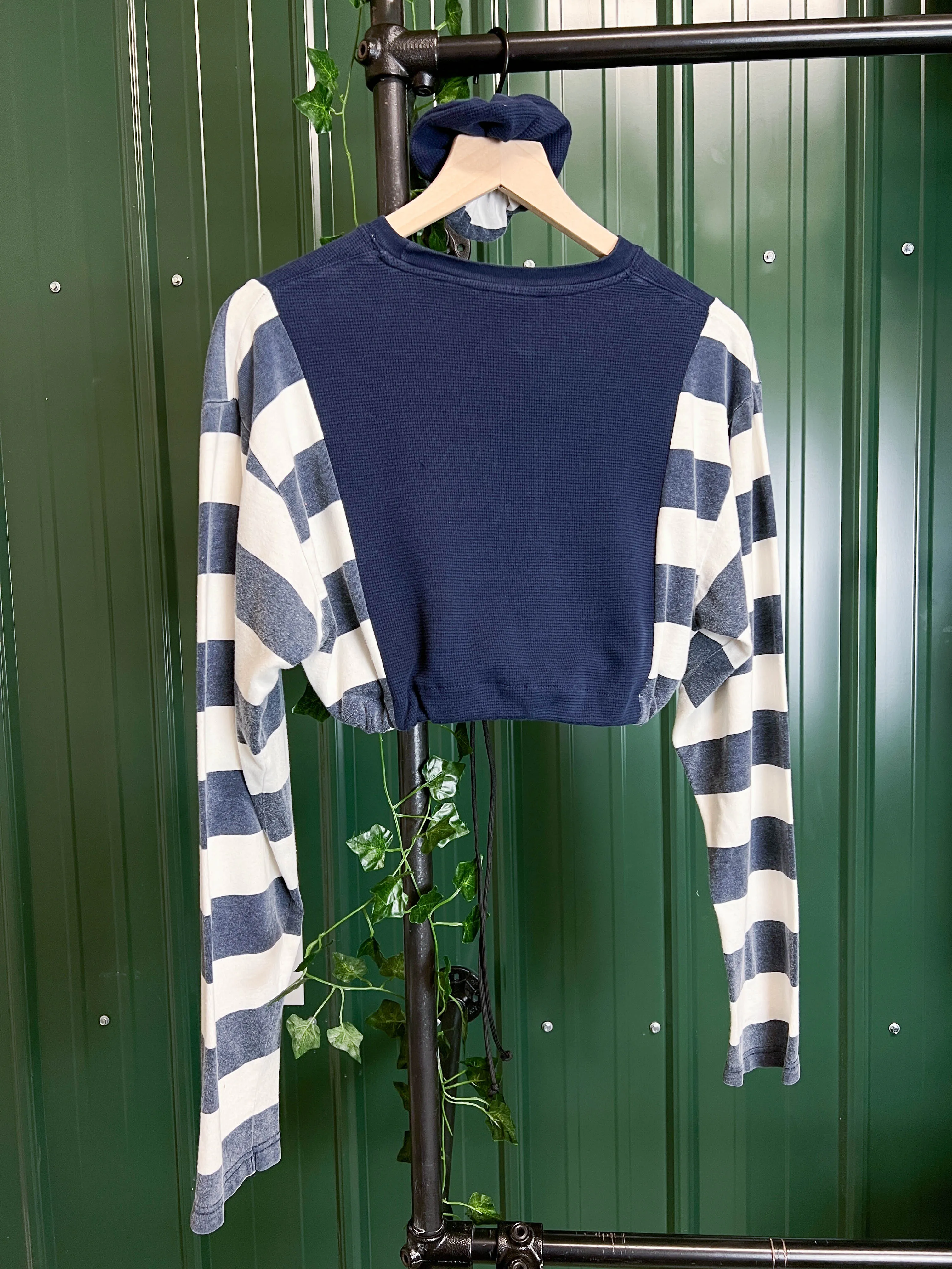 "1 of 1" Striped Thermal Sinch Crop (S/M)