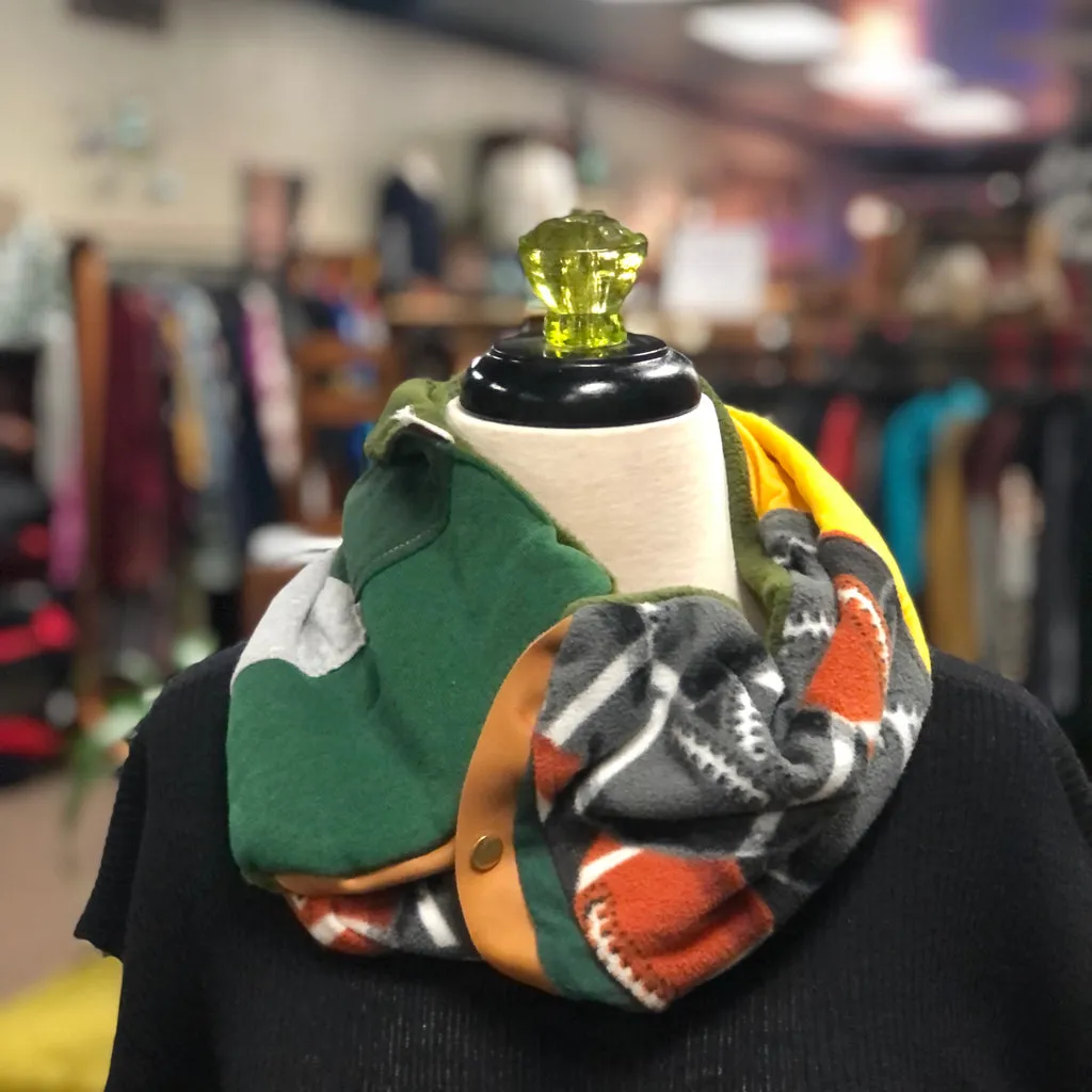 REBETTY PACKER SNAP SCARVES