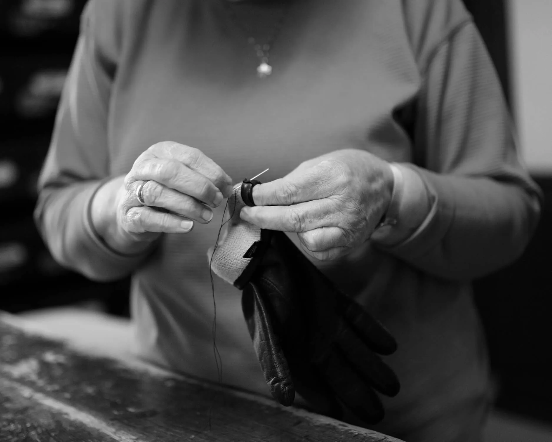 REPLACEMENT OF SILK GLOVE LINING