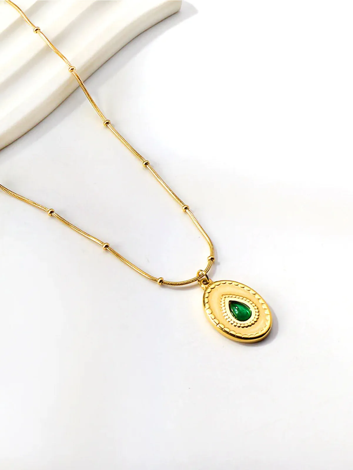 Round Green pendant necklace - FD ⚡
