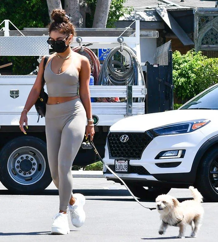 Stylish Chunky Sneakers  For A Walk With your Pet