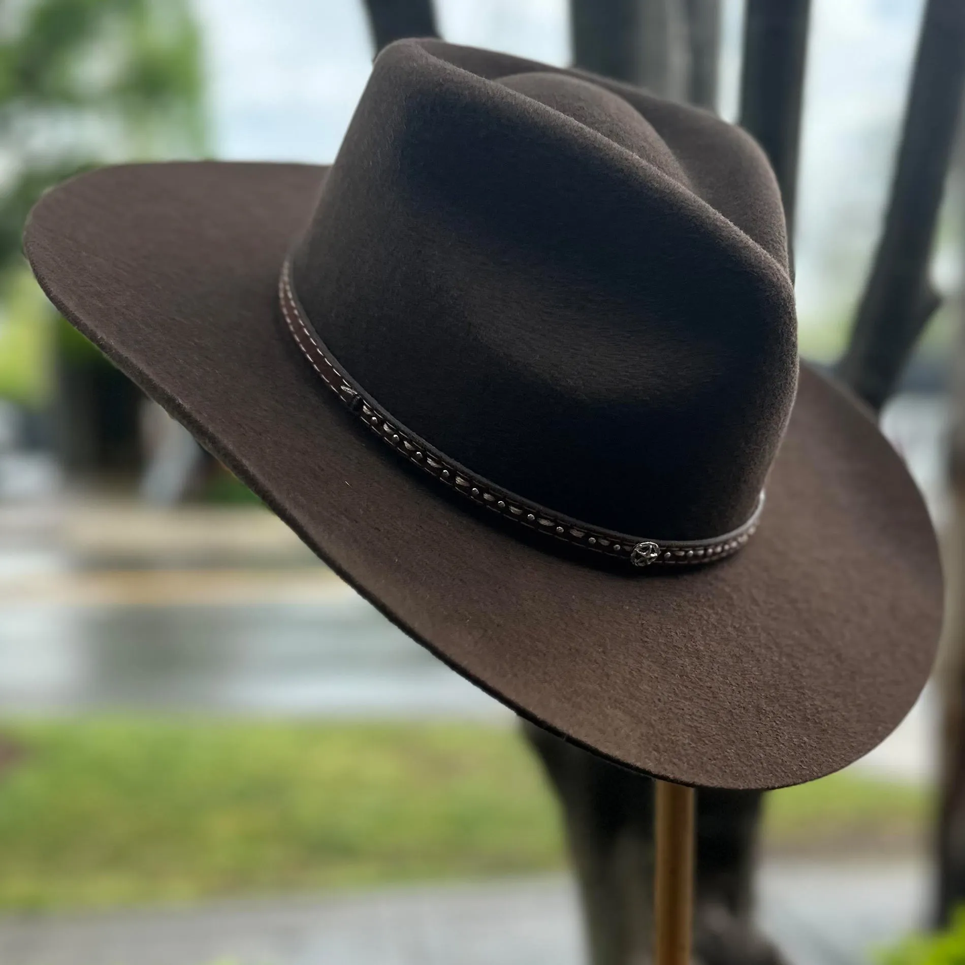 Teardrop Twist Flat Brim