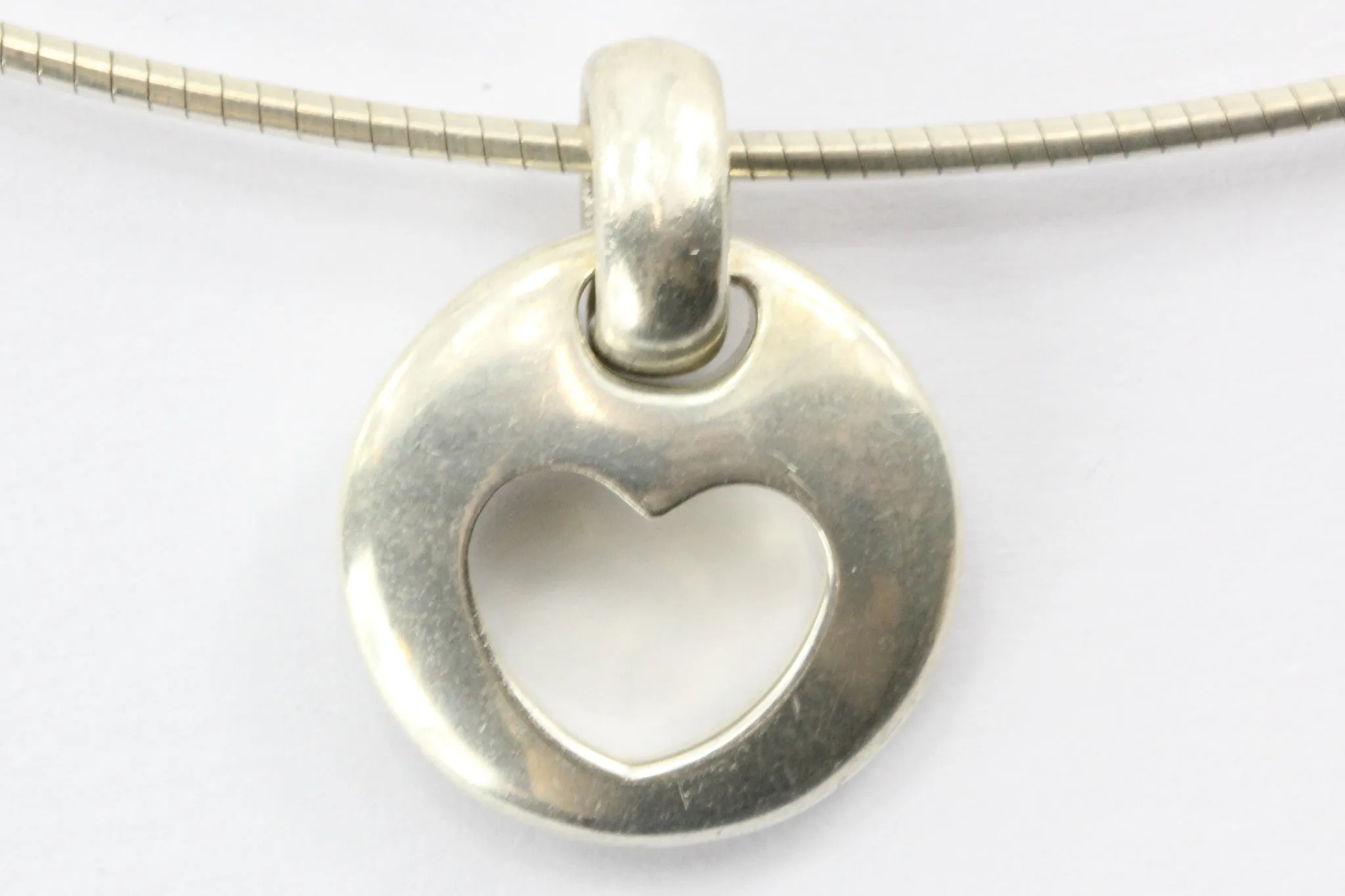 Tiffany & Co 1999 Sterling Silver Heart Stencil Circle Pendant Necklace