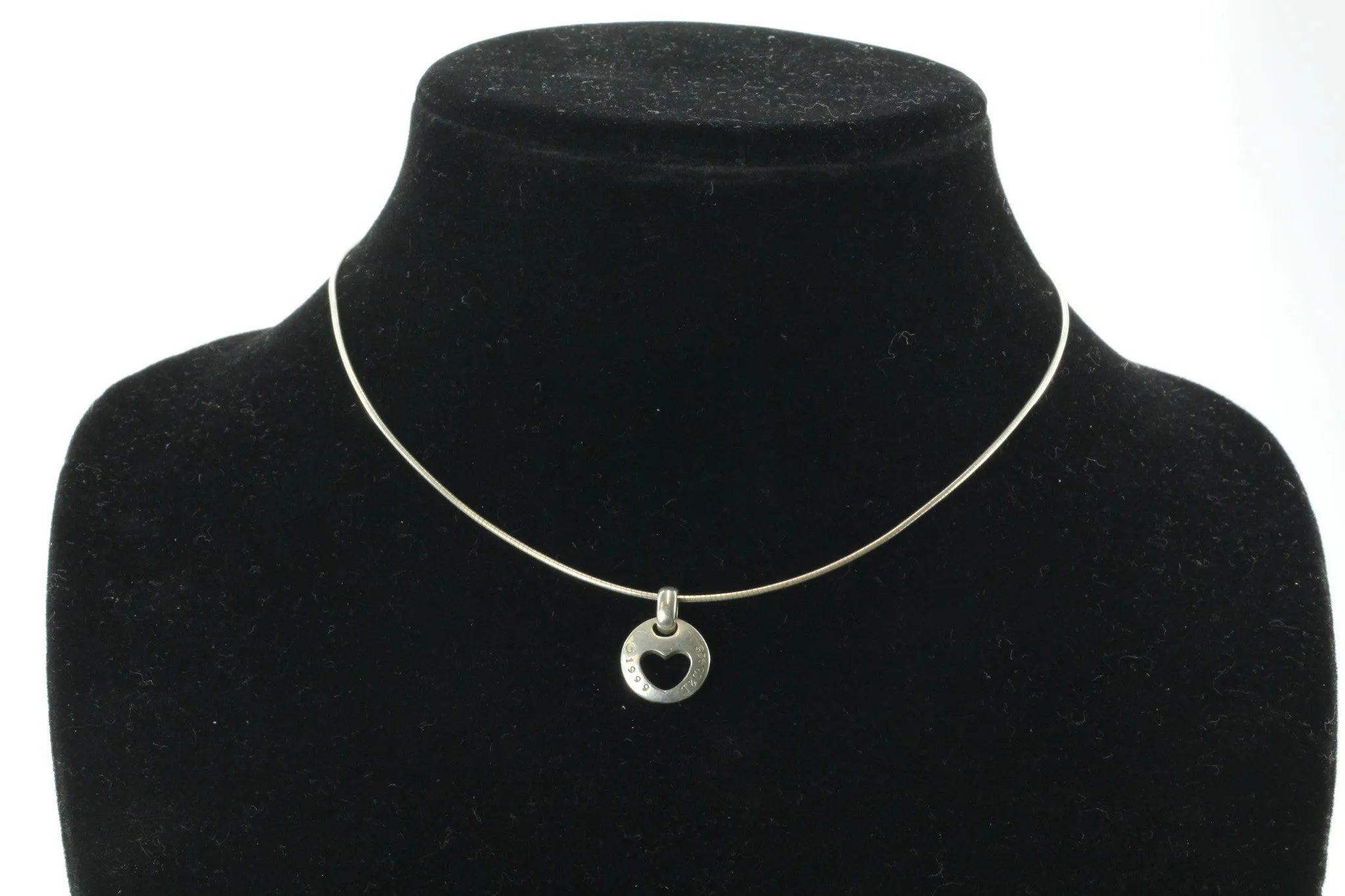 Tiffany & Co 1999 Sterling Silver Heart Stencil Circle Pendant Necklace