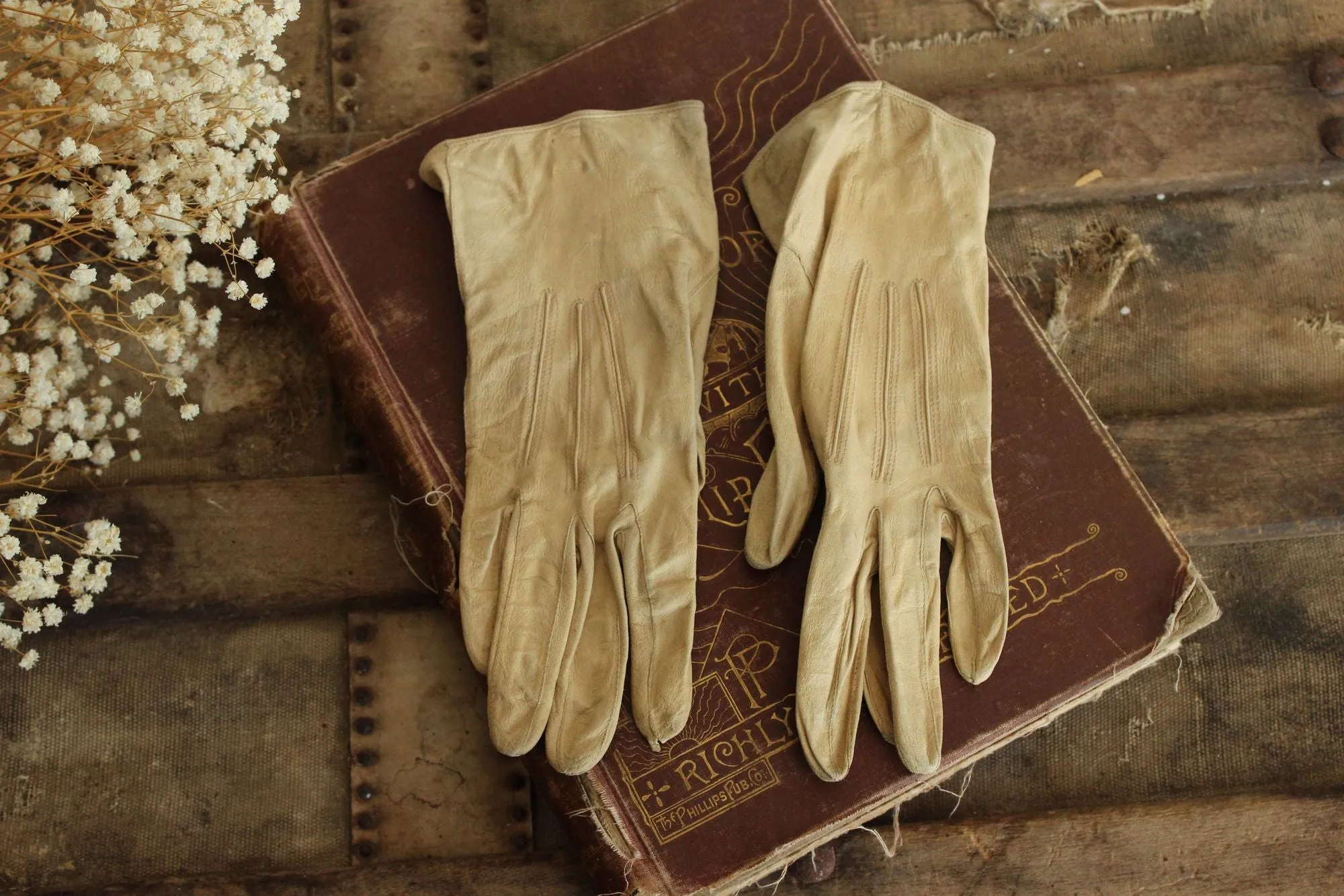 Vintage 1930s 1940s Beige Kid Leather  Gloves