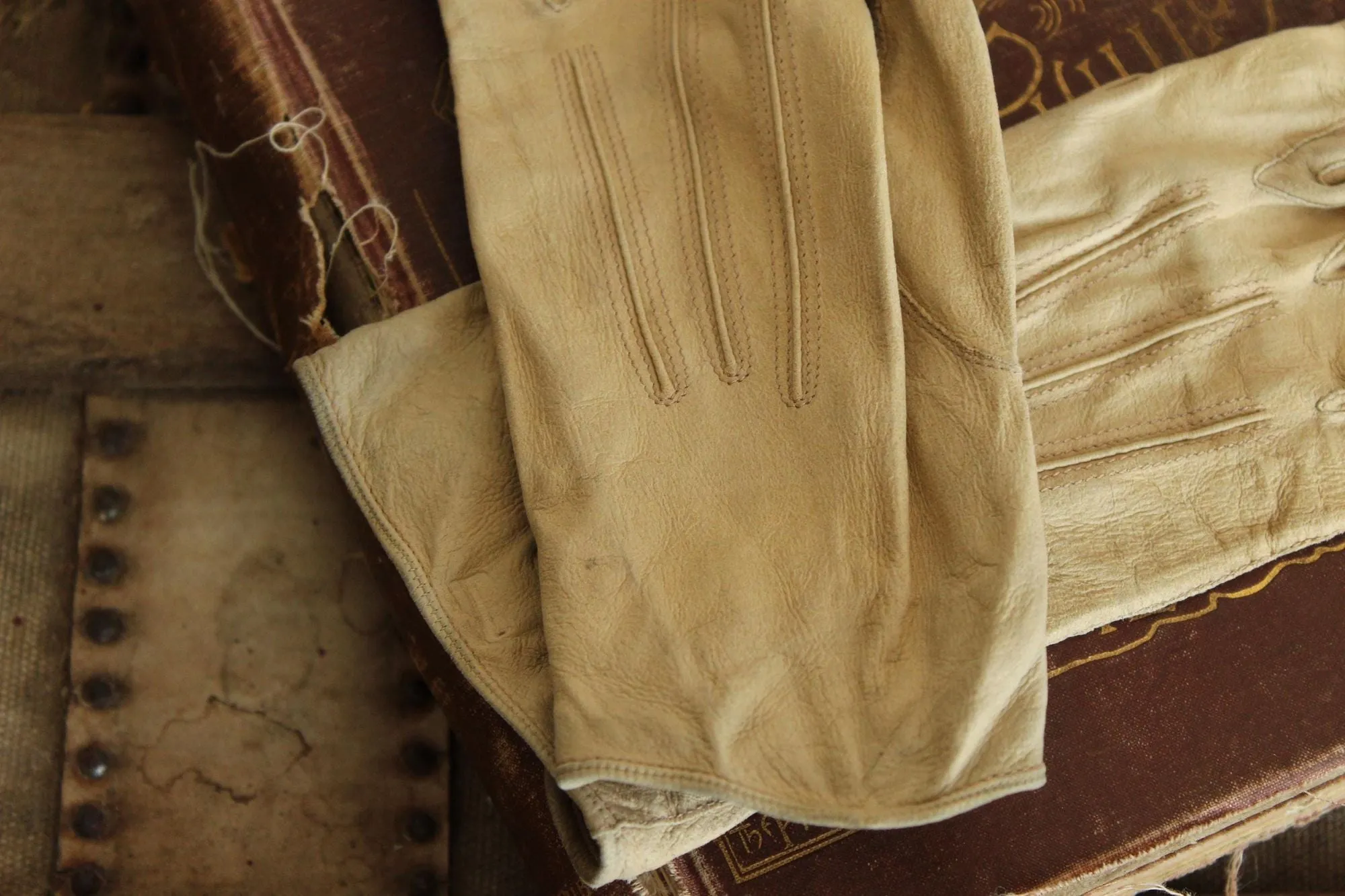Vintage 1930s 1940s Beige Kid Leather  Gloves