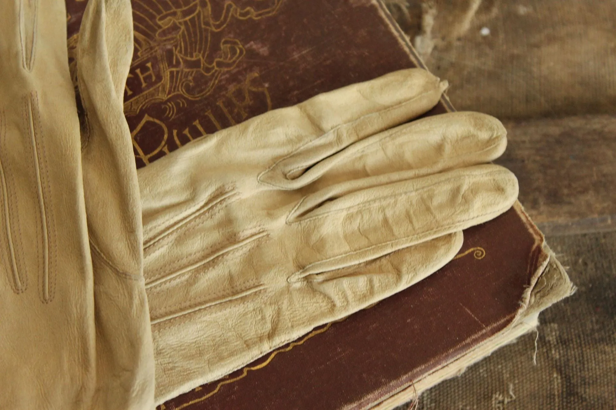 Vintage 1930s 1940s Beige Kid Leather  Gloves