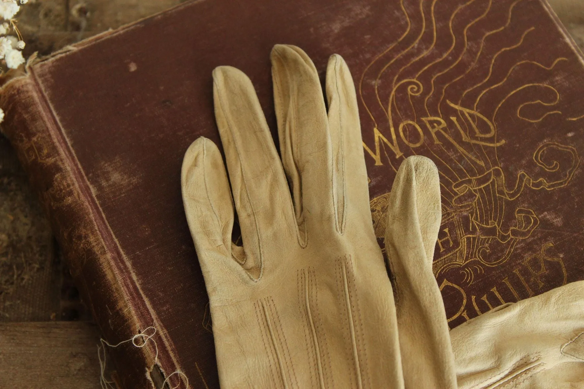 Vintage 1930s 1940s Beige Kid Leather  Gloves