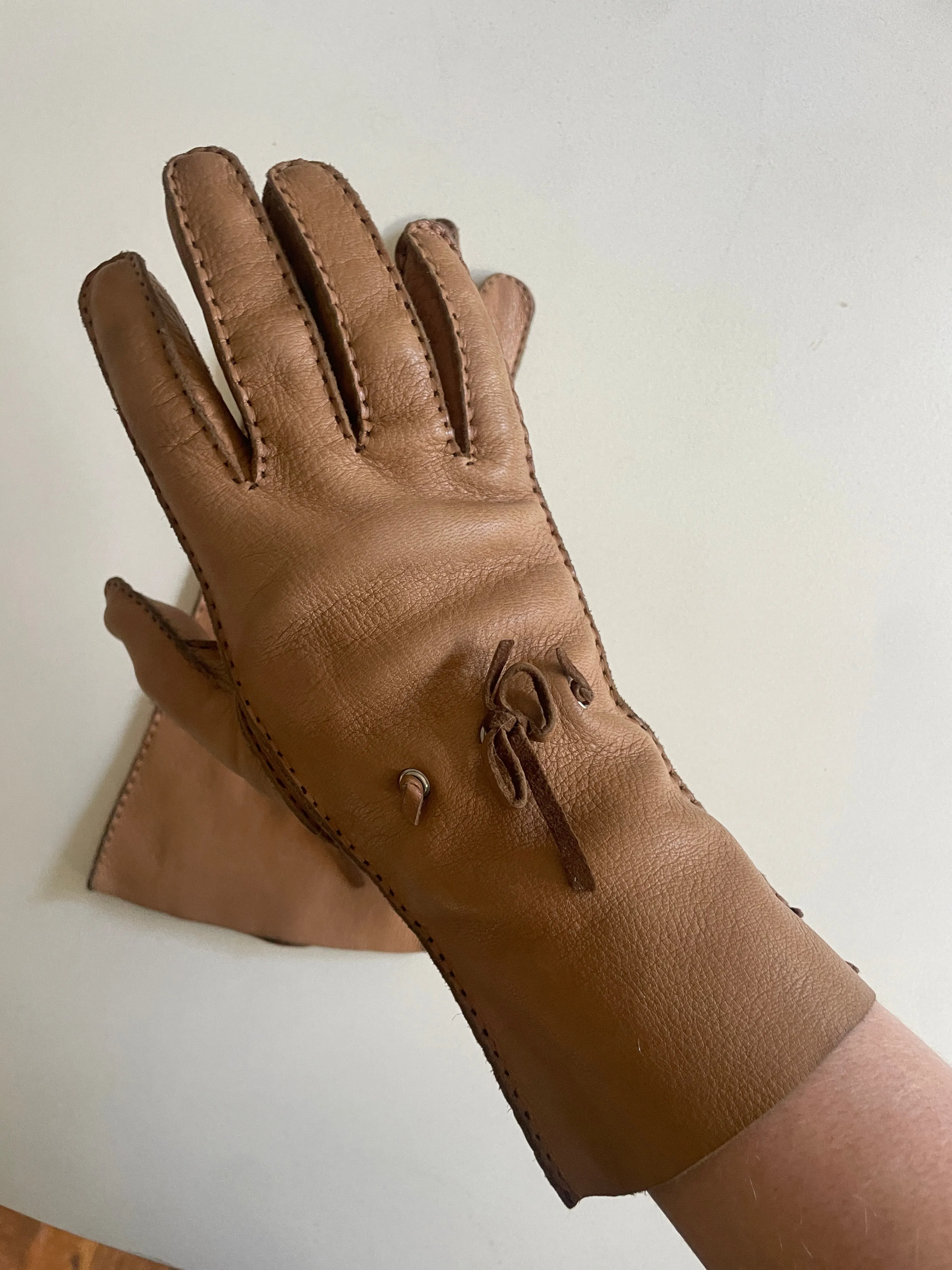 Vintage Tan with Bows Kid Leather Gloves