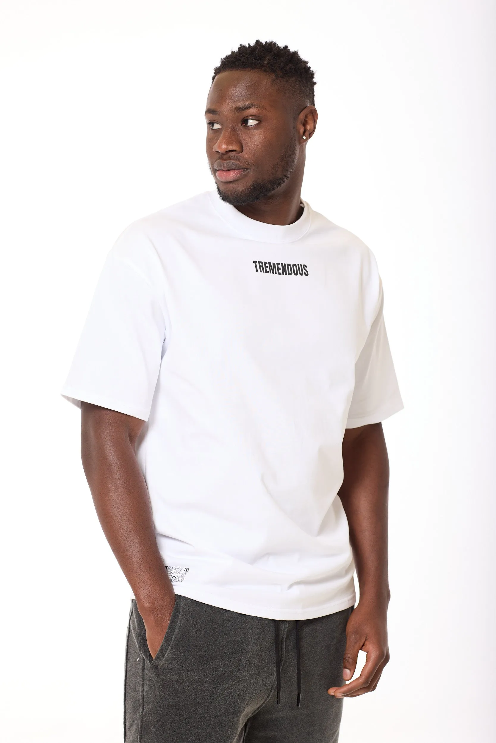 WHITE T SHIRT WITH HIGH QUALITY OF LOGO AT THE BACK