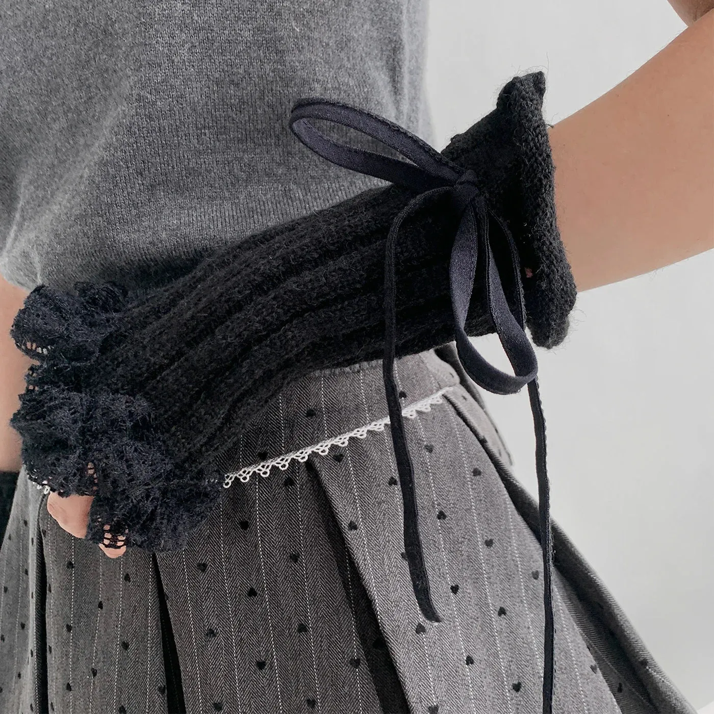 Y2K Lace Knit Fingerless Gloves with Tied Cuffs – Punk Women’s Strap Hand Sleeves, Gothic Lolita & JK Style Accessories